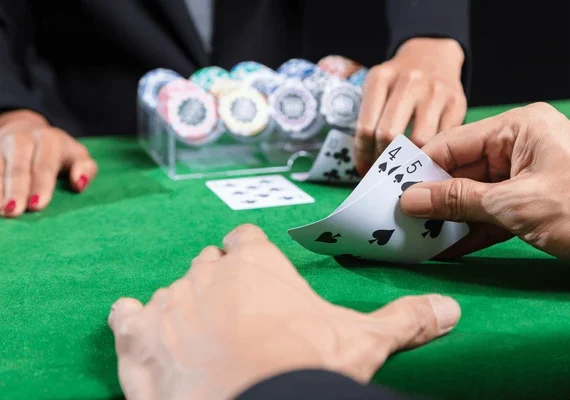 The Polished Player: A Definitive Guide to Baccarat Table Etiquette & Terminology