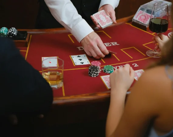 What Makes Baccarat a Popular Casino Game?