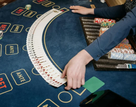 Exploring Baccarat Variations: Understanding Chemin de Fer, Punto Banco, and Baccarat Banque